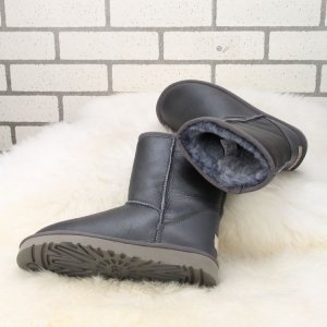 UGG Classic Short leather Gray