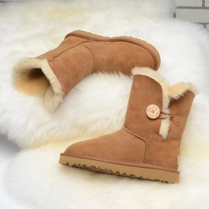 UGG Bailey Button