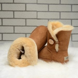 UGG Bailey Button