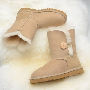 UGG Bailey Button