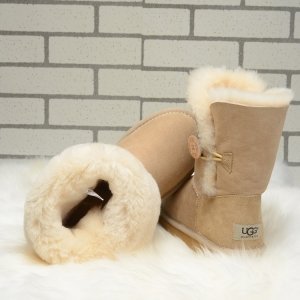 UGG Bailey Button