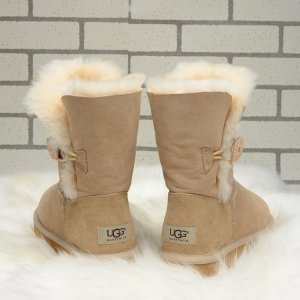 UGG Bailey Button