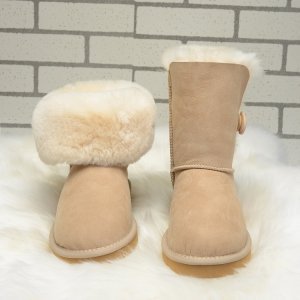 UGG Bailey Button