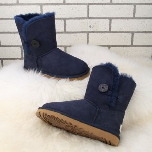 UGG Bailey Button