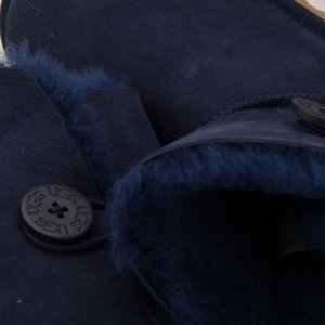 UGG Bailey Button