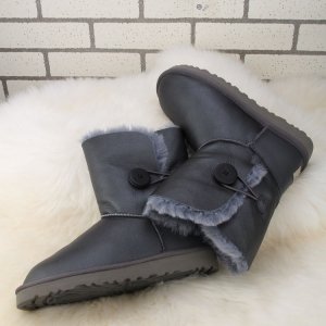 UGG Bailey Button