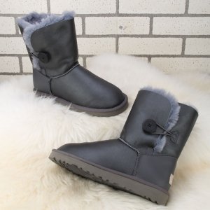 UGG Bailey Button
