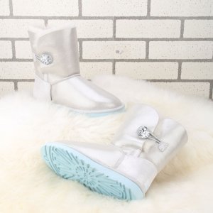 UGG Bailey Button