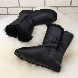UGG Bailey Button