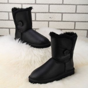 UGG Bailey Button