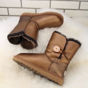 UGG Bailey Button