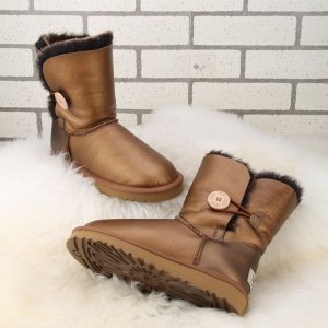 UGG Bailey Button