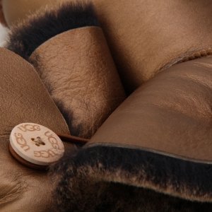 UGG Bailey Button