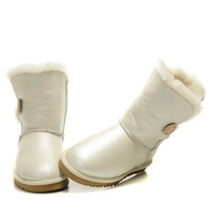 UGG Bailey Button