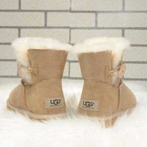 UGG Bailey Button Mini