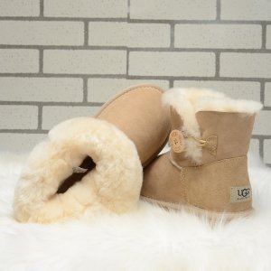 UGG Bailey Button Mini