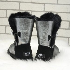 UGG Bailey Button