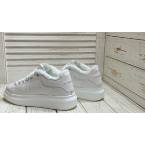 Зимние кроссовки Alexander McQueen белые на меху