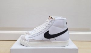 Nike Blazer Mid 77 (001)