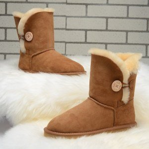 UGG Bailey Button