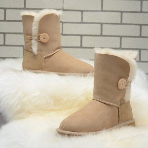 UGG Bailey Button