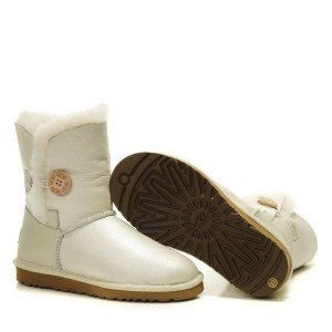 UGG Bailey Button