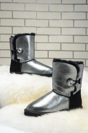 UGG Bailey Button