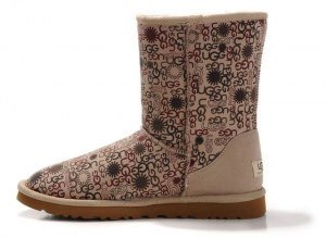 UGG Classic Short Fancy Sand