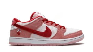 Кроссовки Nike Dunk Low X Strange Love Valentines Day